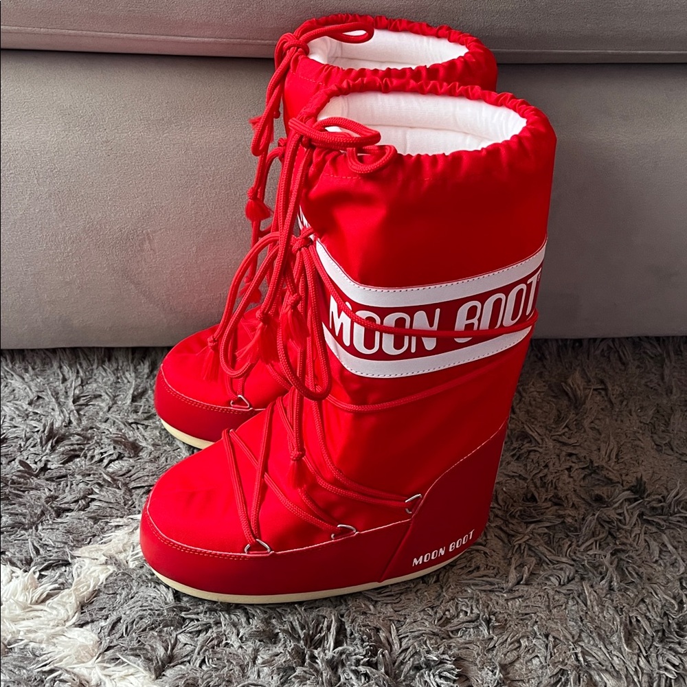 Moon Boot Icon nylon boot. Red. Size 35/38. New in box.